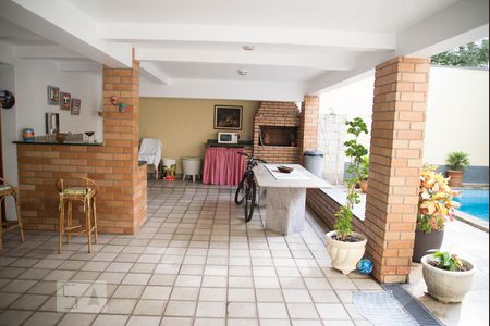 Casa à venda com 342m², 4 quartos e 4 vagas Casa à venda com 342m², 4 quartos e 4 vagasChurrasqueira