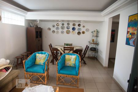 Casa à venda com 342m², 4 quartos e 4 vagas Casa à venda com 342m², 4 quartos e 4 vagasSala jogos