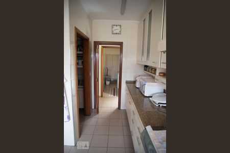 Casa à venda com 342m², 4 quartos e 4 vagas Casa à venda com 342m², 4 quartos e 4 vagasCozinha