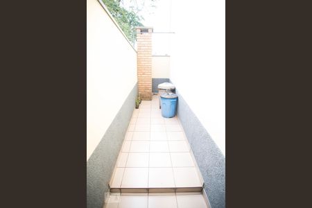 Casa à venda com 342m², 4 quartos e 4 vagas Casa à venda com 342m², 4 quartos e 4 vagasCorredor lateral