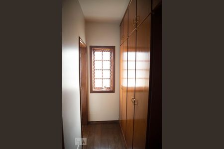 Casa à venda com 342m², 4 quartos e 4 vagas Casa à venda com 342m², 4 quartos e 4 vagasCloset suite 1