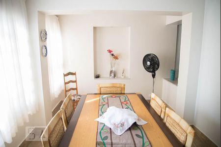 Casa à venda com 342m², 4 quartos e 4 vagas Casa à venda com 342m², 4 quartos e 4 vagasSala Jantar