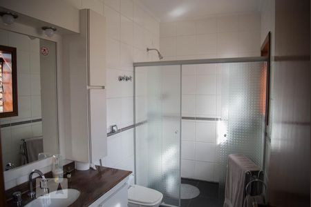 Casa à venda com 342m², 4 quartos e 4 vagas Casa à venda com 342m², 4 quartos e 4 vagasBanheiro suite 1