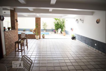 Casa à venda com 342m², 4 quartos e 4 vagas Casa à venda com 342m², 4 quartos e 4 vagasÁrea da churrasqueira