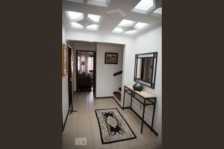 Casa à venda com 342m², 4 quartos e 4 vagas Casa à venda com 342m², 4 quartos e 4 vagasHall