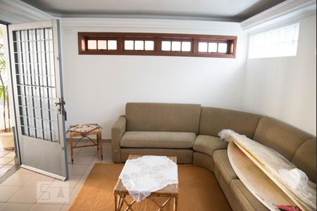 Casa à venda com 342m², 4 quartos e 4 vagas Casa à venda com 342m², 4 quartos e 4 vagasSala jogos