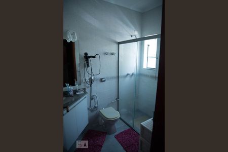 Casa à venda com 342m², 4 quartos e 4 vagas Casa à venda com 342m², 4 quartos e 4 vagasBanheiro suite 3