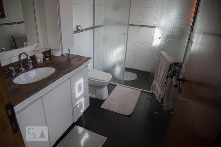 Casa à venda com 342m², 4 quartos e 4 vagas Casa à venda com 342m², 4 quartos e 4 vagasBanheiro suite 1