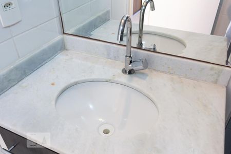 Banheiro Pia de apartamento para alugar com 2 quartos, 65m² em Água Branca, São Paulo