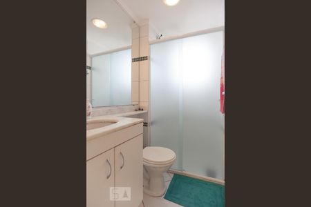Banheiro de apartamento para alugar com 3 quartos, 68m² em Jardim Nova Europa, Campinas