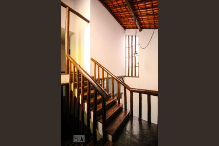 Escadas de casa para alugar com 2 quartos, 490m² em Mangabeiras, Belo Horizonte