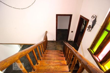 Escadas de casa para alugar com 2 quartos, 490m² em Mangabeiras, Belo Horizonte