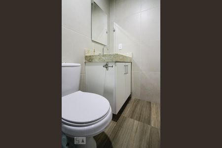 Banheiro de kitnet/studio para alugar com 1 quarto, 33m² em Centro, Osasco