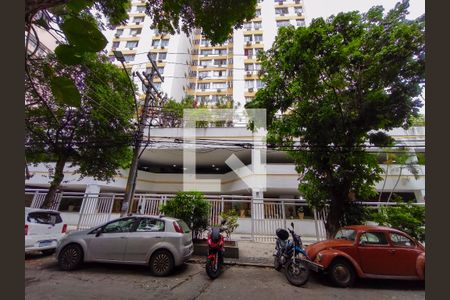 Apartamento à venda com 76m², 2 quartos e 1 vagaFachada e portaria