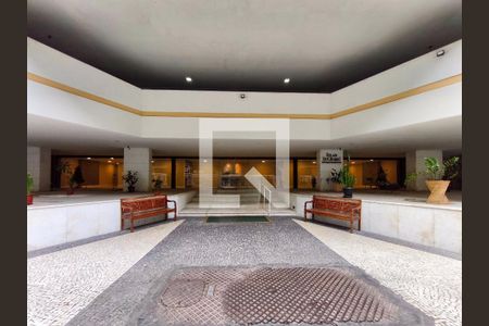 Apartamento à venda com 76m², 2 quartos e 1 vagaFachada e portaria