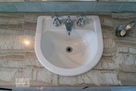 Apartamento à venda com 312m², 4 quartos e 4 vagas Apartamento à venda com 312m², 4 quartos e 4 vagasDetalhe do banheiro da suíte 2