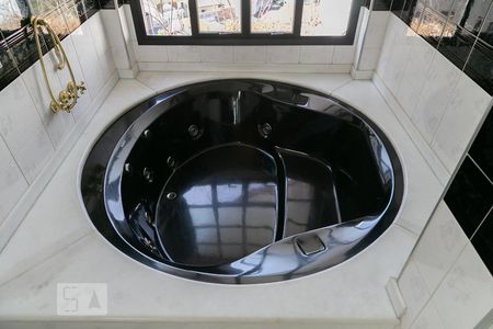 Apartamento à venda com 312m², 4 quartos e 4 vagas Apartamento à venda com 312m², 4 quartos e 4 vagasDetalhe do banheiro da suíte 4