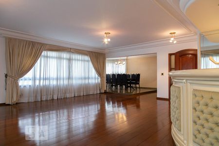 Apartamento à venda com 312m², 4 quartos e 4 vagas Apartamento à venda com 312m², 4 quartos e 4 vagasSala