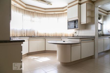 Apartamento à venda com 312m², 4 quartos e 4 vagas Apartamento à venda com 312m², 4 quartos e 4 vagasCozinha