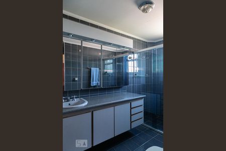 Apartamento à venda com 312m², 4 quartos e 4 vagas Apartamento à venda com 312m², 4 quartos e 4 vagasBanheiro da suíte 3