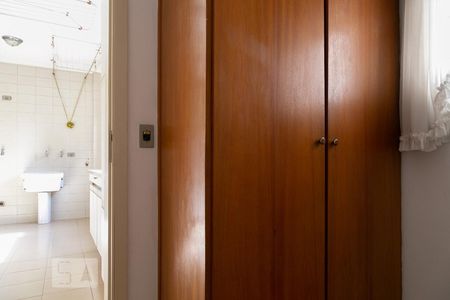 Apartamento à venda com 312m², 4 quartos e 4 vagas Apartamento à venda com 312m², 4 quartos e 4 vagasQuarto de serviço 2