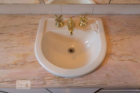 Apartamento à venda com 312m², 4 quartos e 4 vagas Apartamento à venda com 312m², 4 quartos e 4 vagasDetalhe do banheiro da suíte 1