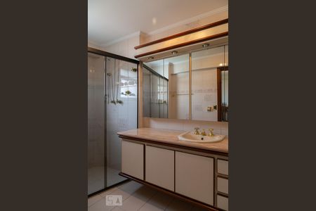 Banheiro da suíte 1 de apartamento para alugar com 4 quartos, 312m² em Jardim da Saúde, São Paulo