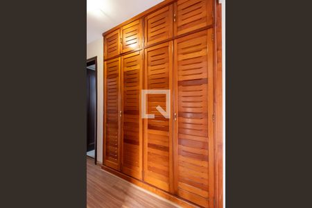 Detalhe - Corredor de apartamento para alugar com 3 quartos, 101m² em Ahu, Curitiba
