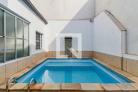 Casa à venda com 200m², 3 quartos e 3 vagasPiscina