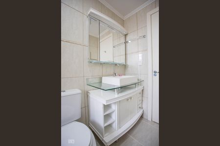 Banheiro de apartamento à venda com 1 quarto, 53m² em Santa Tereza, Porto Alegre
