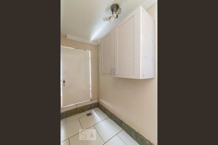 Armários  de casa para alugar com 2 quartos, 96m² em Esplanada, Belo Horizonte
