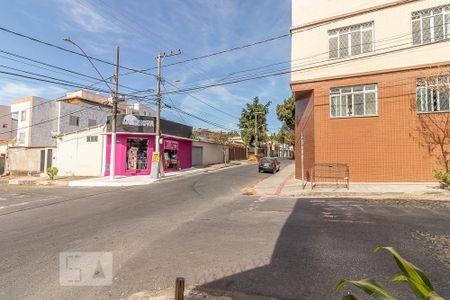 Vista Sala de casa para alugar com 2 quartos, 96m² em Esplanada, Belo Horizonte