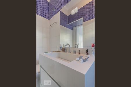 Casa à venda com 280m², 4 quartos e 5 vagas Casa à venda com 280m², 4 quartos e 5 vagasBanheiro suíte 2