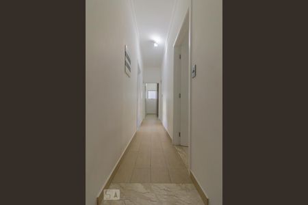 Casa à venda com 280m², 4 quartos e 5 vagas Casa à venda com 280m², 4 quartos e 5 vagasCorredor