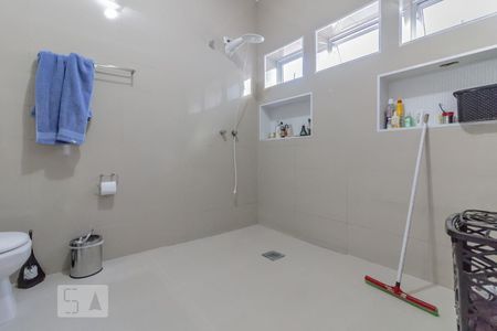 Casa à venda com 280m², 4 quartos e 5 vagas Casa à venda com 280m², 4 quartos e 5 vagasBanheiro suíte 1