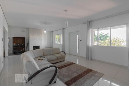 Casa à venda com 280m², 4 quartos e 5 vagas Casa à venda com 280m², 4 quartos e 5 vagasSala