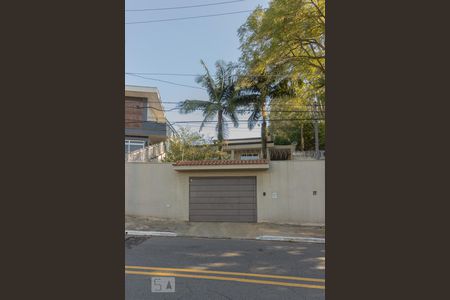 Casa à venda com 280m², 4 quartos e 5 vagas Casa à venda com 280m², 4 quartos e 5 vagasFachada