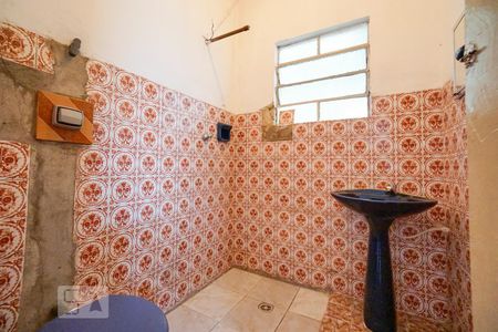 Banheiro de casa para alugar com 1 quarto, 70m² em Parque Boturussu, São Paulo