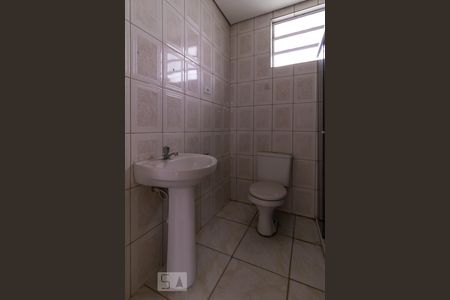 Banheiro de casa para alugar com 2 quartos, 60m² em Vila Buenos Aires, São Paulo