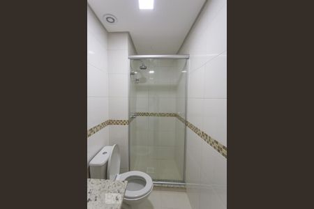 Banheiro da suíte de apartamento à venda com 2 quartos, 70m² em Partenon, Porto Alegre