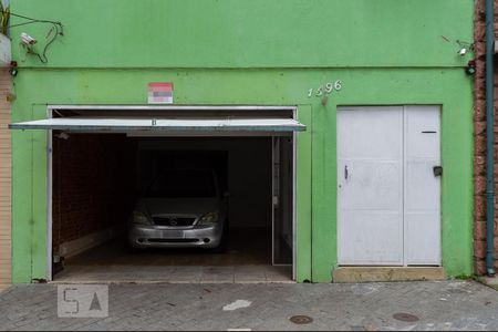 Casa à venda com 310m², 4 quartos e 2 vagas Casa à venda com 310m², 4 quartos e 2 vagasFachada