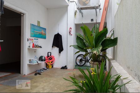 Casa à venda com 310m², 4 quartos e 2 vagas Casa à venda com 310m², 4 quartos e 2 vagasEntrada