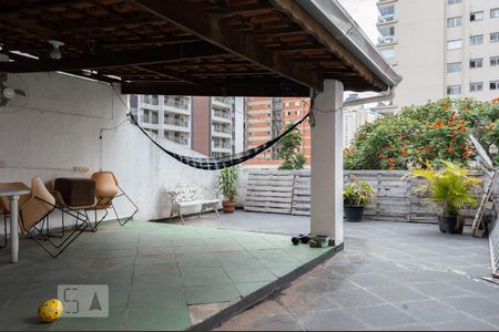 Casa à venda com 310m², 4 quartos e 2 vagas Casa à venda com 310m², 4 quartos e 2 vagasTerraço