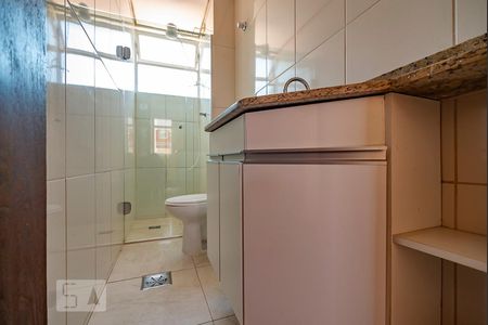 Banheiro de apartamento à venda com 2 quartos, 60m² em Nova Floresta, Belo Horizonte