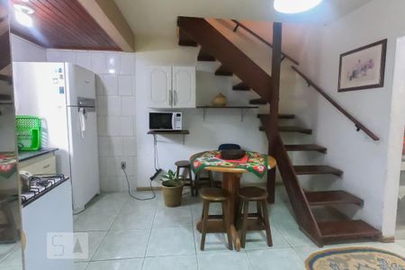 Cozinha - Sala de apartamento para alugar com 1 quarto, 48m² em Ingleses do Rio Vermelho, Florianópolis