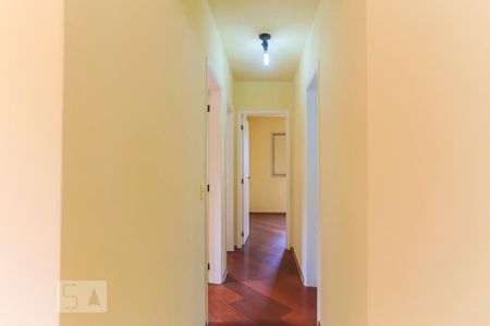 Corredor de apartamento para alugar com 3 quartos, 56m² em Vila Gumercindo, São Paulo