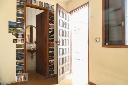 Casa à venda com 211m², 3 quartos e 3 vagasSuíte de serviço 