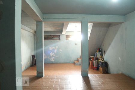 Casa à venda com 80m², 2 quartos e 2 vagasPorão