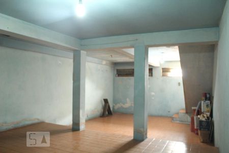 Casa à venda com 80m², 2 quartos e 2 vagasPorão