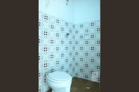 Casa à venda com 80m², 2 quartos e 2 vagasBanheiro serviço